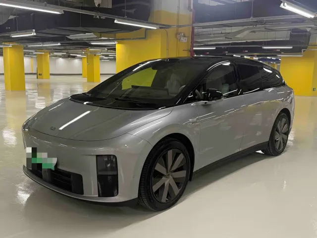 Фотография автомобиля — Li Auto i6