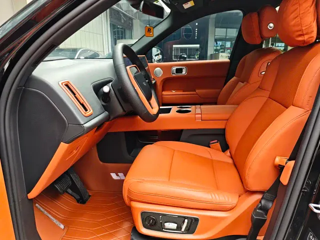 Li Auto L8 — Фото автомобиля 10