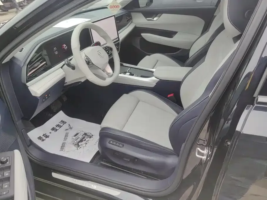 Volkswagen Passat 2025 Pro 380TSI Starlight Dragon Glory Edition — Фото автомобиля 9