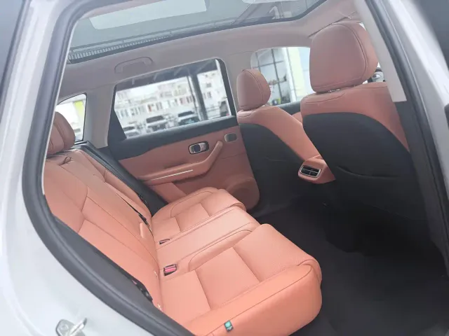 Leapmotor C10 — Фото автомобиля 11