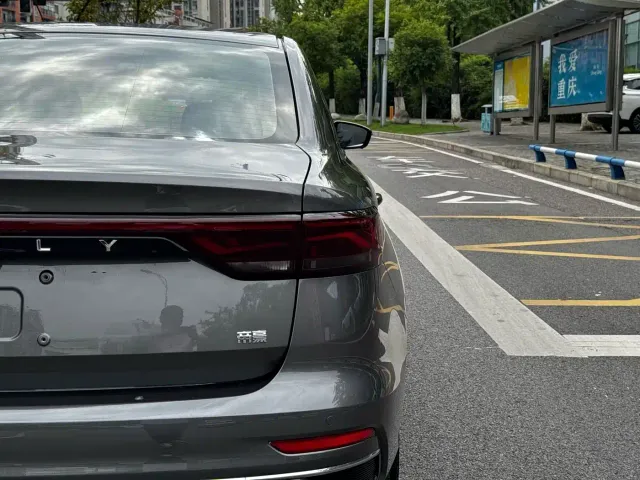 Geely Emgrand — Фото автомобиля 27