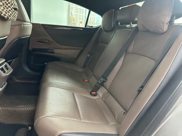 Lexus ES — Фото автомобиля 23