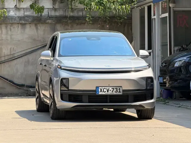 Li Auto L8 — Фото автомобиля 3