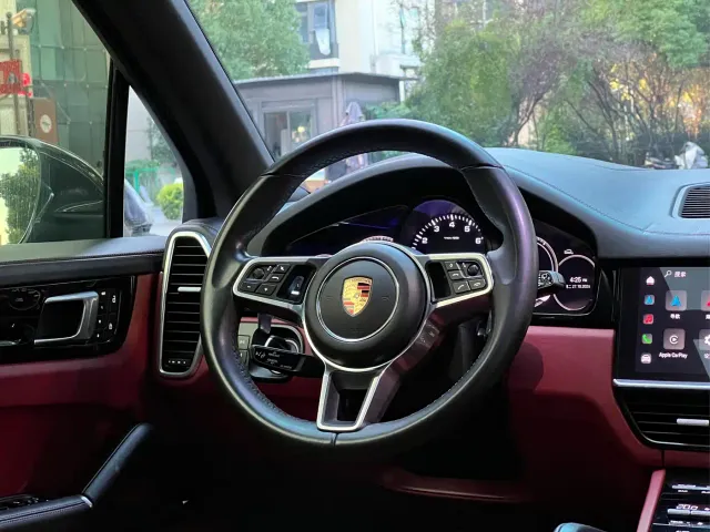 Porsche Cayenne — Фото автомобиля 18