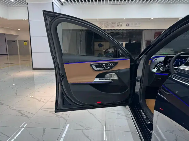 Mercedes-Benz E-Class — Фото автомобиля 14