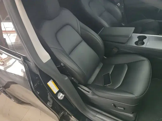 Tesla Model Y — Фото автомобиля 24