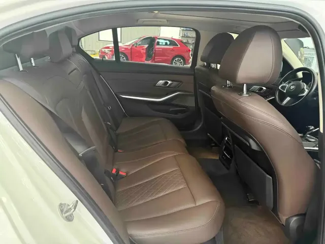 BMW 3 Series — Фото автомобиля 12