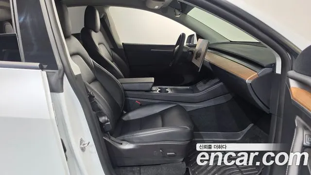 Tesla Model Y — Фото автомобиля 26