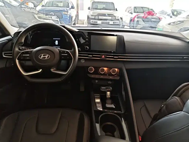 Hyundai Elantra — Фото автомобиля 9