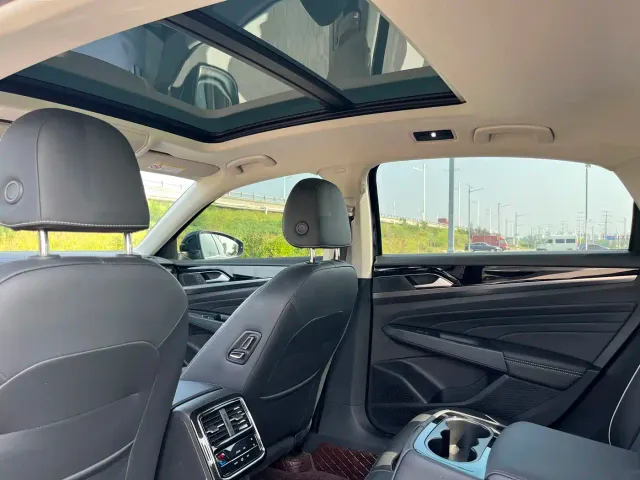 Volkswagen Passat — Фото автомобиля 16
