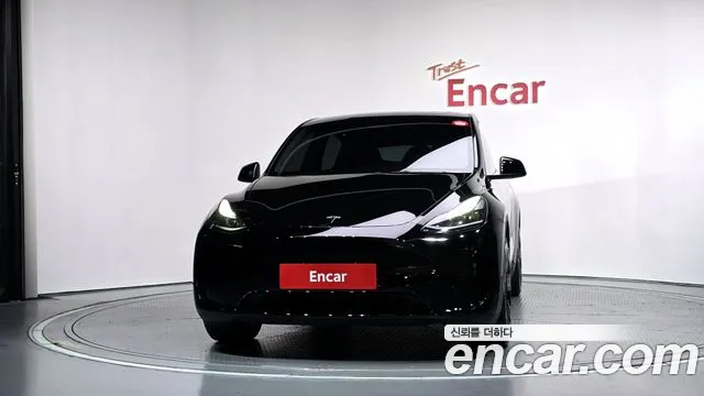 Tesla Model Y — Фото автомобиля 3