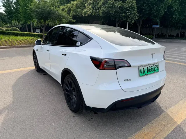 Tesla Model Y — Фото автомобиля 7