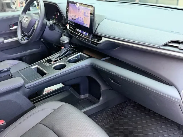 Toyota Sienna — Фото автомобиля 11