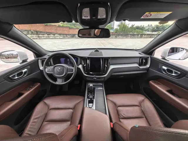 Volvo XC60 — Фото автомобиля 3