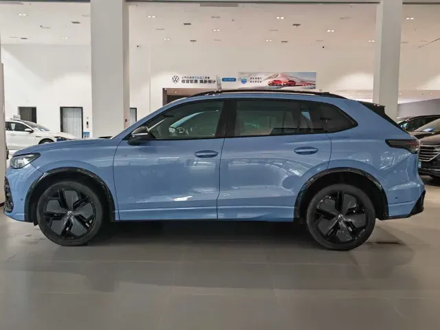 Volkswagen Tiguan L — Фото автомобиля 11