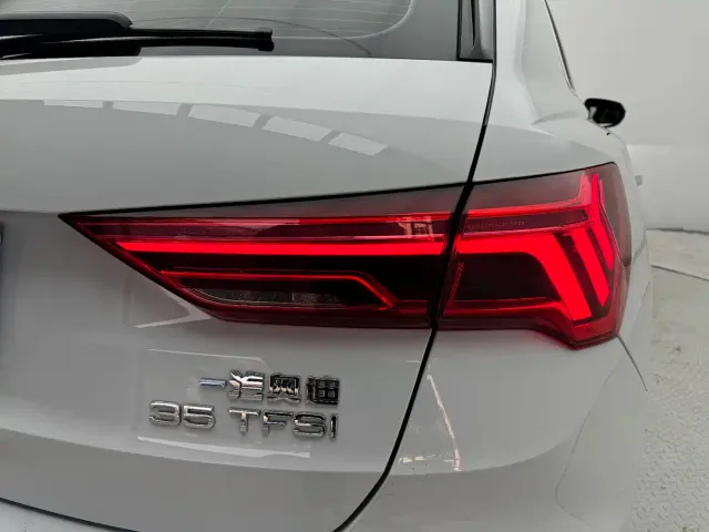 Audi Q3 — Фото автомобиля 11