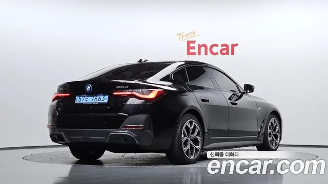 BMW i4 — Фото автомобиля 2