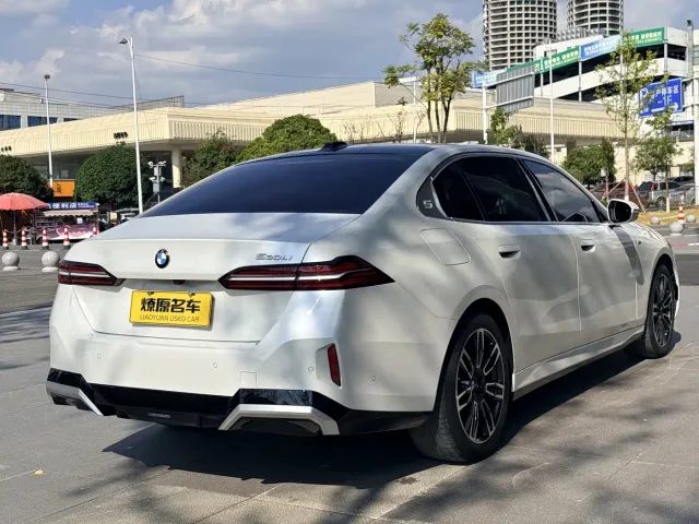 BMW 5 Series — Фото автомобиля 7