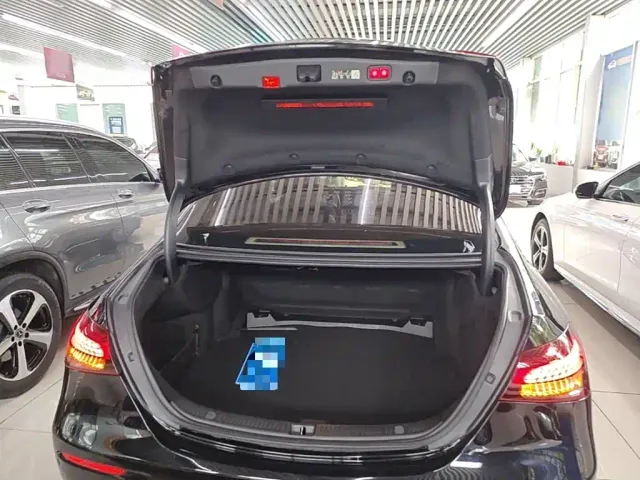 Mercedes-Benz E-Class — Фото автомобиля 18