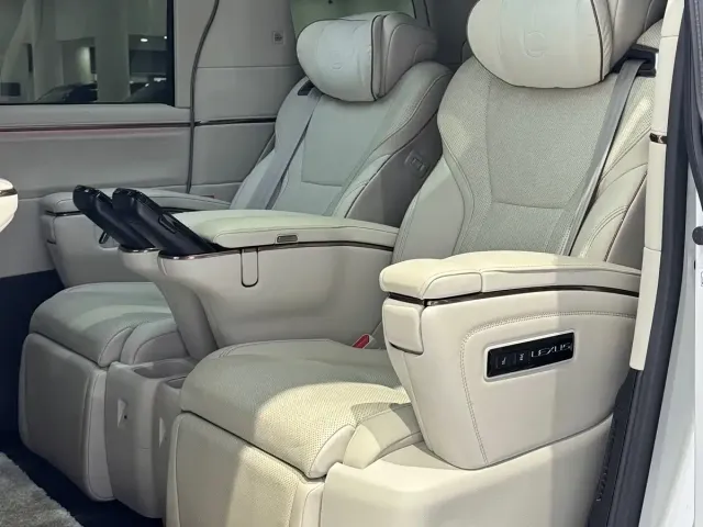 Lexus LM — Фото автомобиля 13