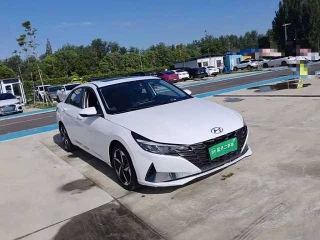 Hyundai Elantra — Фото автомобиля 3