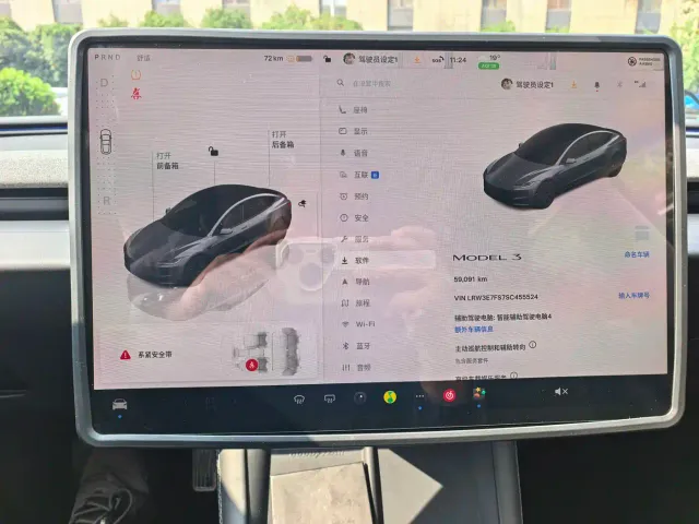 Tesla Model 3 — Фото автомобиля 9
