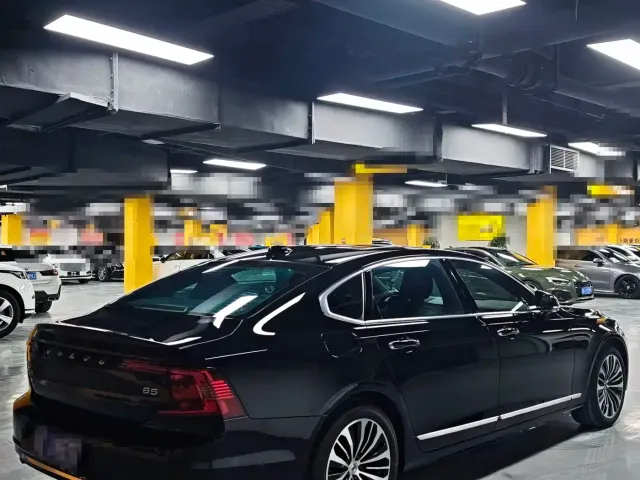 Volvo Volvo S90 2022 B5 Momentum Luxury Edition — Фото автомобиля 9