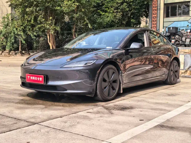 Фотография автомобиля — Tesla Model 3