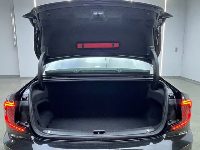 Volvo S90 — Фото автомобиля 8