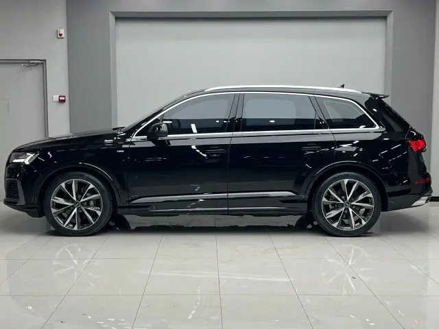 Audi Q7 — Фото автомобиля 2