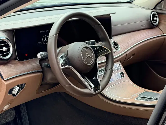 Mercedes-Benz E-Class — Фото автомобиля 8