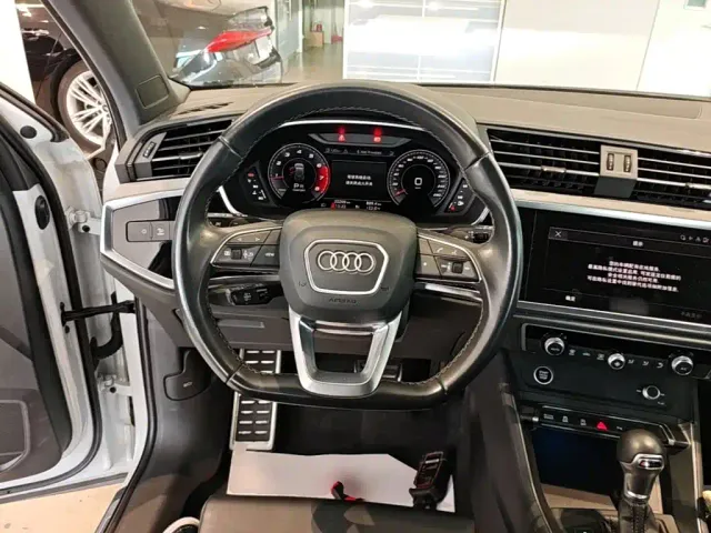 Audi Q3 — Фото автомобиля 10