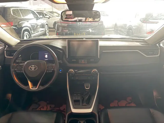 Toyota RAV4 — Фото автомобиля 8