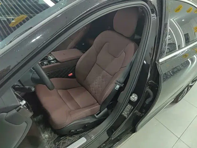 Volvo S90 — Фото автомобиля 14