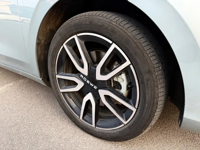 Roewe D6 — Фото автомобиля 16