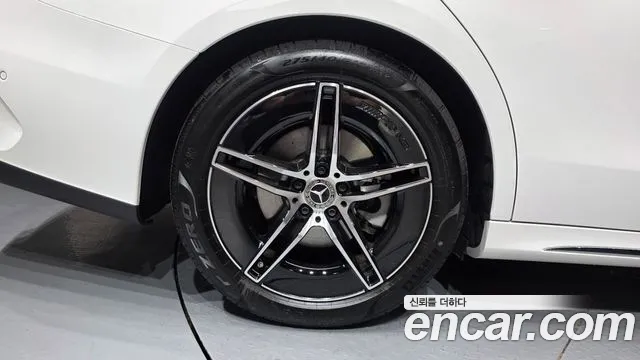 Mercedes-Benz E-Class — Фото автомобиля 5