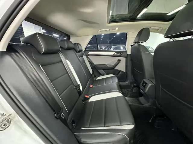 Volkswagen T-Roc — Фото автомобиля 11