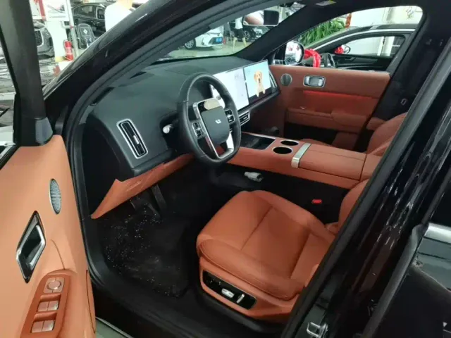 Li Auto L7 — Фото автомобиля 14
