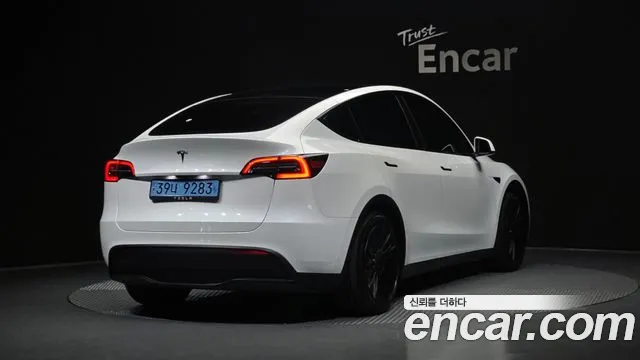 Tesla Model Y — Фото автомобиля 2