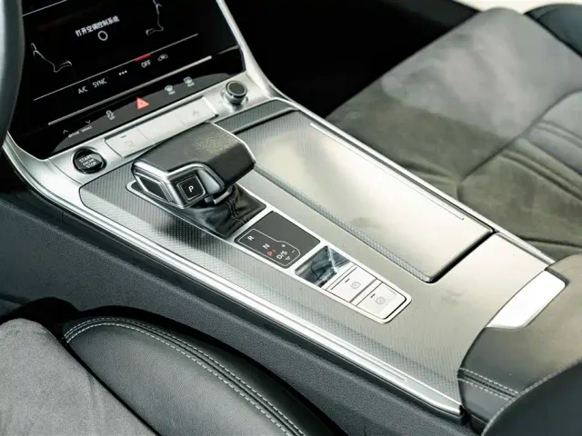 Audi A6L — Фото автомобиля 12