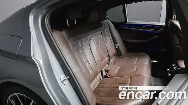 BMW 5 Series G30 — Фото автомобиля 17