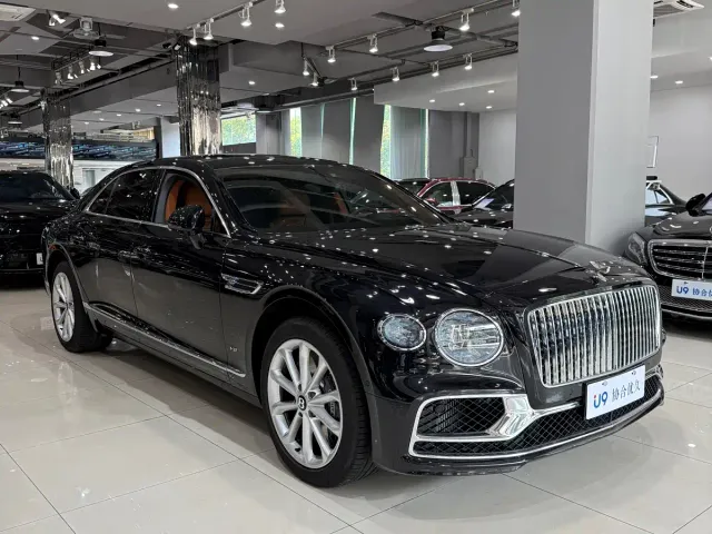 Bentley Flying Spur 2021 4.0T V8 Standard Version — Фото автомобиля 3