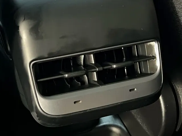 Tesla Model Y — Фото автомобиля 16