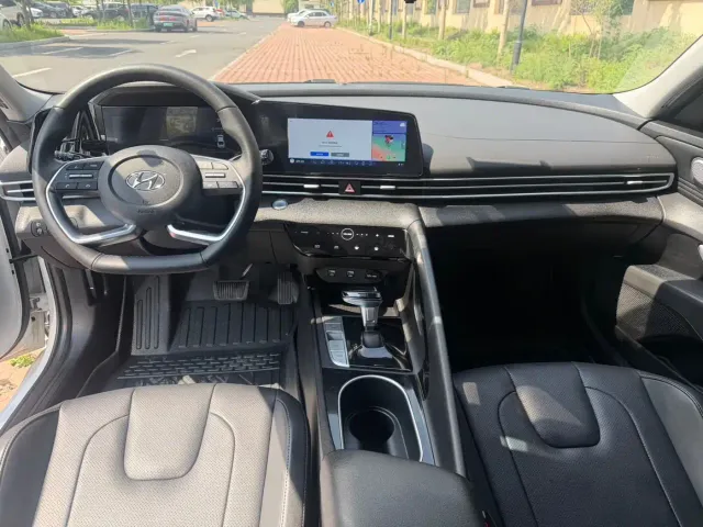 Hyundai Elantra — Фото автомобиля 16