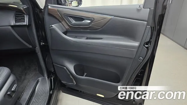 Toyota Alphard — Фото автомобиля 23