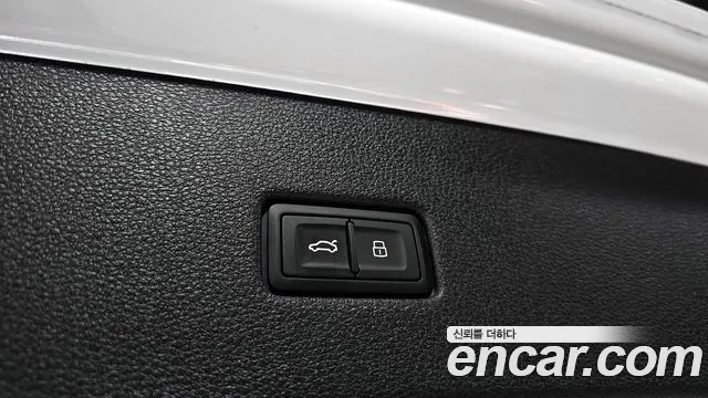 Audi Q8 55 TFSI quattro Premium — Фото автомобиля 18