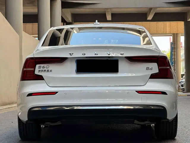 Volvo S60 — Фото автомобиля 4