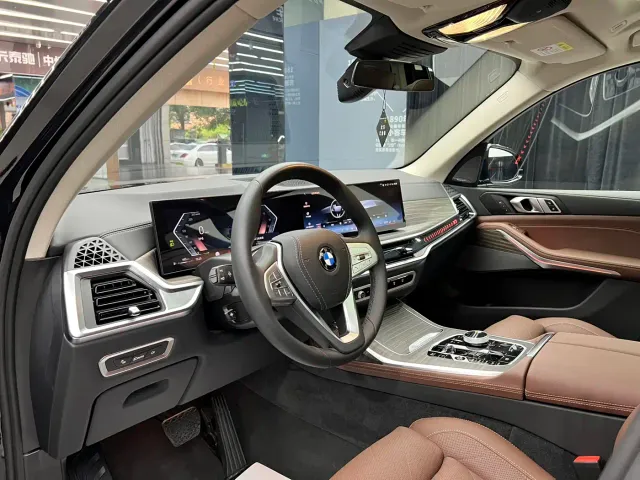 BMW X7 — Фото автомобиля 24