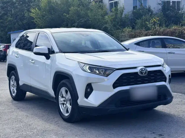 Toyota RAV4 — Фото автомобиля 9