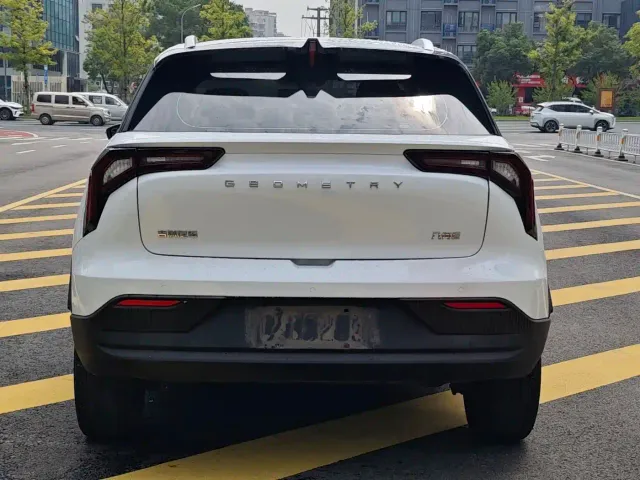 Geely Geometry E Firefly — Фото автомобиля 4